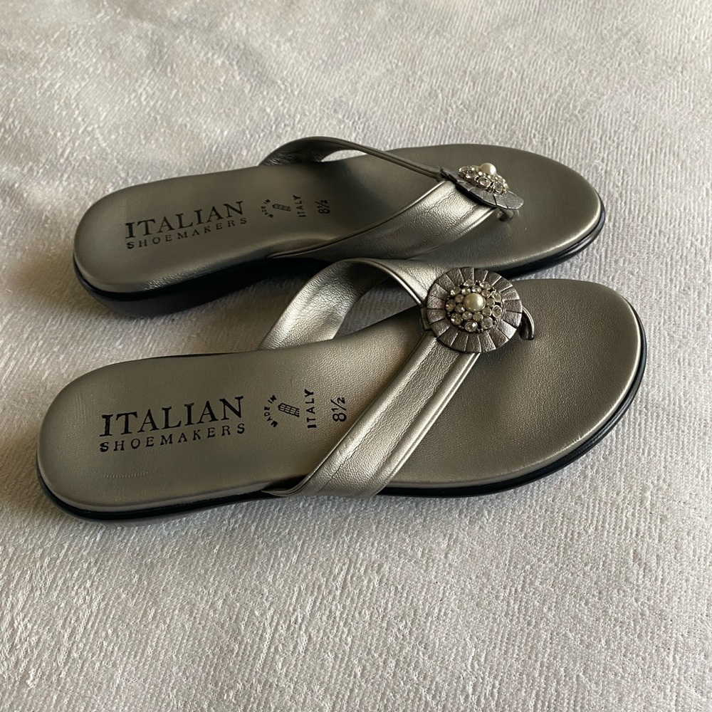 Italian Shoemakers Siver Sandals With Pearl & Rhinestone Jems Size 8.5 Italy.